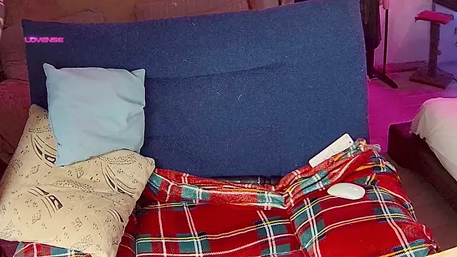 Snapshot of cutenessa chatting on January 5, 1:35 am cutenessa online show from January 5, 1:35 am