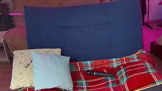 Snapshot of cutenessa chatting on January 5, 5:20 am cutenessa online show from January 5, 5:20 am