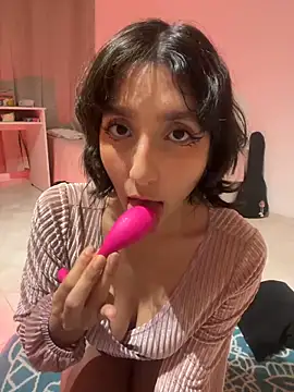 Snapshot of aurora_xoxo chatting on December 13, 4:43 am aurora xoxo online show from December 13, 4:43 am