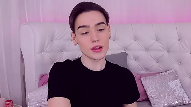 RobbyCharming online show from February 6, 7:51 pm