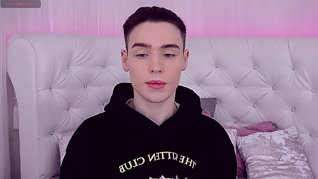 RobbyCharming online show from March 7, 7:38 pm