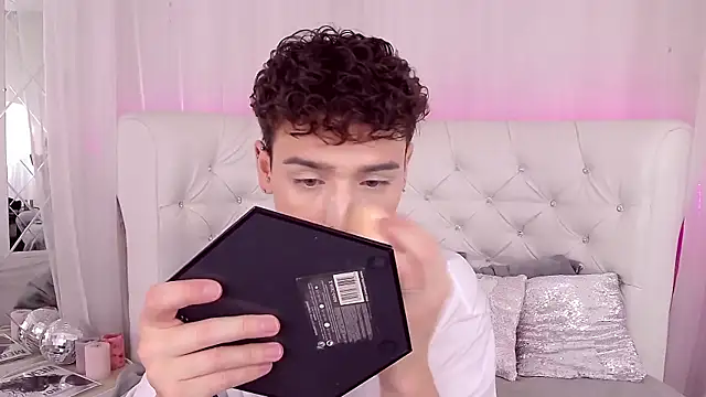 RobbyCharming online show from September 21, 3:30 am