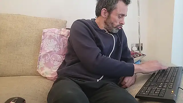 Snapshot of uk-bobbie-uk chatting on October 27, 4:00 pm uk-bobbie-uk online show from October 27, 4:00 pm