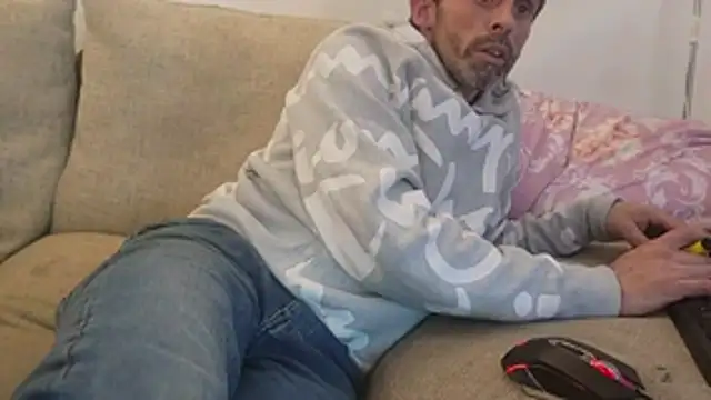 Snapshot of uk-bobbie-uk chatting on October 29, 2:47 am uk-bobbie-uk online show from October 29, 2:47 am