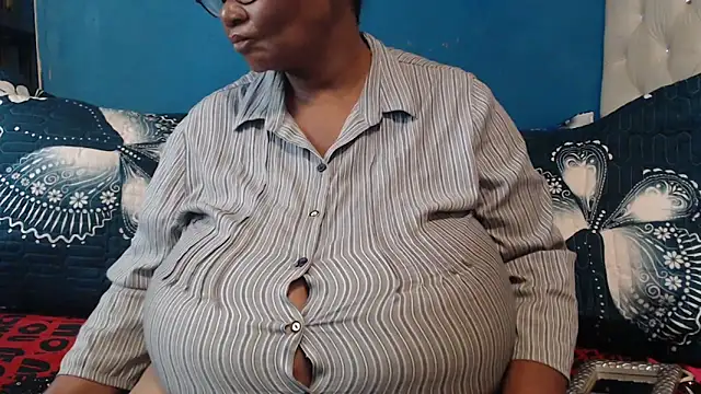 CUTEFIRMMELONSS online show from February 24, 7:17 am