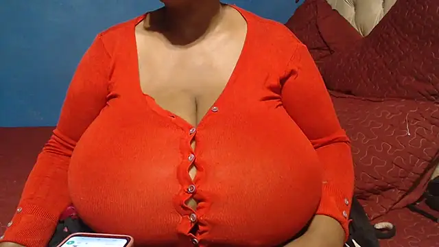Snapshot of CUTEFIRMMELONSS chatting on May 4, 4:47 pm CUTEFIRMMELONSS online show from May 4, 4:47 pm
