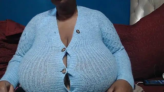 Snapshot of CUTEFIRMMELONSS chatting on May 25, 7:03 am CUTEFIRMMELONSS online show from May 25, 7:03 am