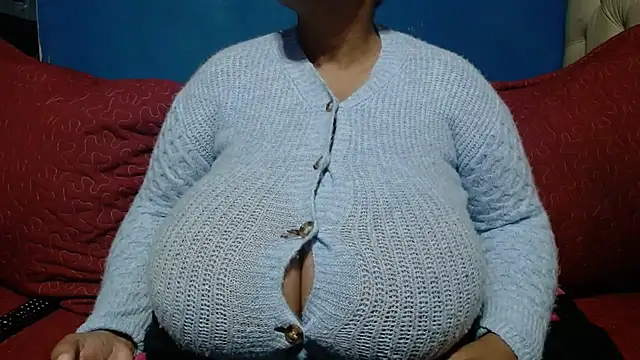Snapshot of CUTEFIRMMELONSS chatting on May 27, 8:17 pm CUTEFIRMMELONSS online show from May 27, 8:17 pm