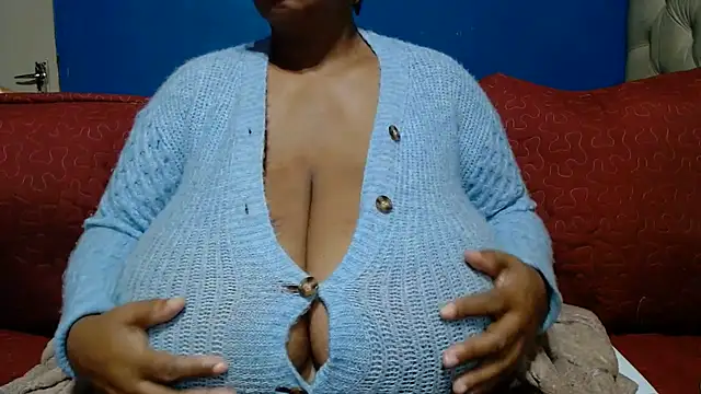 Snapshot of CUTEFIRMMELONSS chatting on June 3, 3:53 am CUTEFIRMMELONSS online show from June 3, 3:53 am