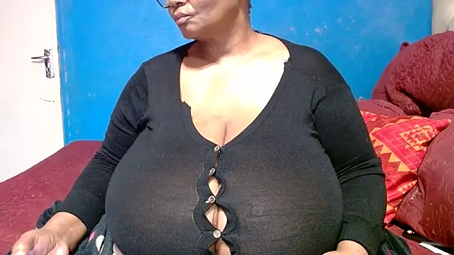 Snapshot of CUTEFIRMMELONSS chatting on June 5, 1:28 pm CUTEFIRMMELONSS online show from June 5, 1:28 pm