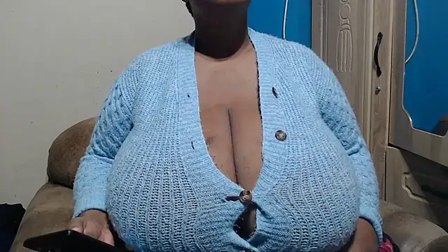 Snapshot of CUTEFIRMMELONSS chatting on July 4, 5:52 pm CUTEFIRMMELONSS online show from July 4, 5:52 pm