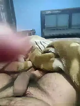 Snapshot of Deshilund9 chatting on December 11, 6:42 pm Deshilund9 online show from December 11, 6:42 pm