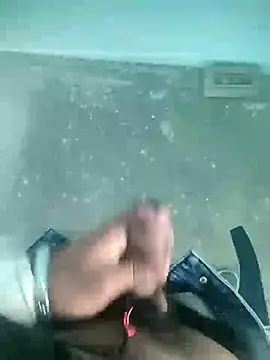 Snapshot of Deshilund9 chatting on December 13, 8:41 am Deshilund9 online show from December 13, 8:41 am