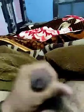 Snapshot of Deshilund9 chatting on January 5, 3:32 am Deshilund9 online show from January 5, 3:32 am