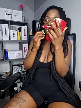 Snapshot of Shaniko89 chatting on March 14, 12:10 am Shaniko89 online show from March 14, 12:10 am