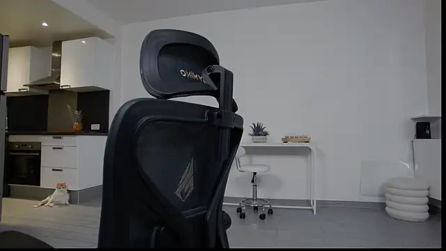 Snapshot of Bella_Twine chatting on February 24, 9:24 pm Bella Twine online show from February 24, 9:24 pm