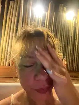 Snapshot of MilfClarett chatting on October 3, 1:35 am MilfClarett online show from October 3, 1:35 am
