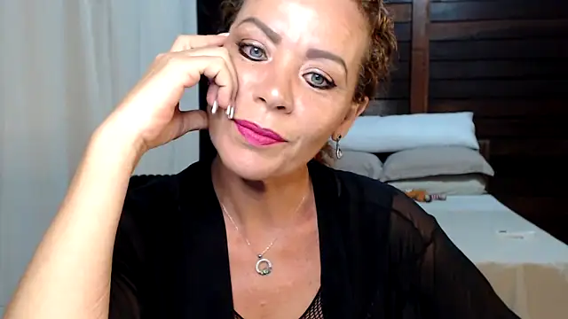 Snapshot of BarbaraDominatrix chatting on June 12, 6:29 pm BarbaraDominatrix online show from June 12, 6:29 pm