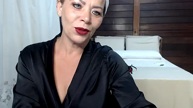 Snapshot of BarbaraDominatrix chatting on July 23, 5:33 pm BarbaraDominatrix online show from July 23, 5:33 pm