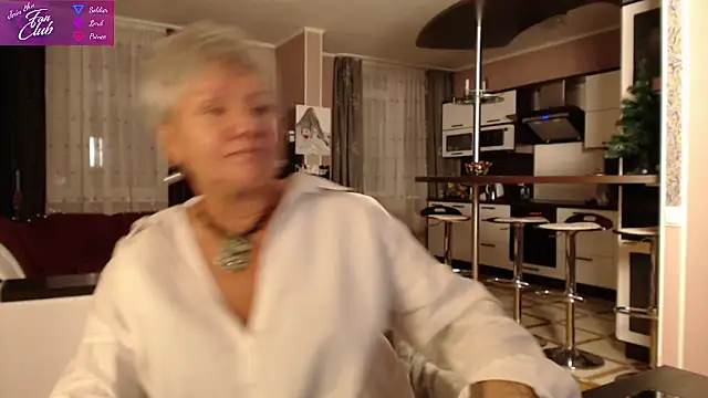 Snapshot of roxana_brooks chatting on December 17, 2:33 pm roxana brooks online show from December 17, 2:33 pm