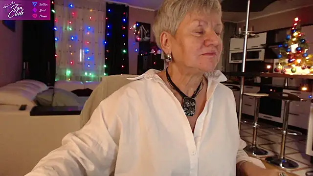 Snapshot of roxana_brooks chatting on January 1, 3:03 pm roxana brooks online show from January 1, 3:03 pm