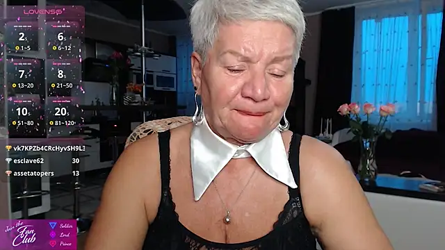 Snapshot of roxana_brooks chatting on August 4, 6:43 pm roxana brooks online show from August 4, 6:43 pm