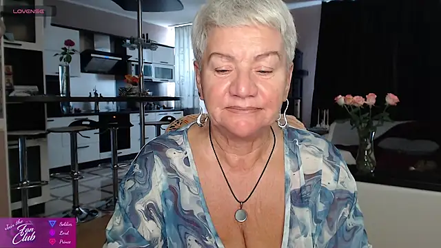 Snapshot of roxana_brooks chatting on August 5, 1:47 pm roxana brooks online show from August 5, 1:47 pm