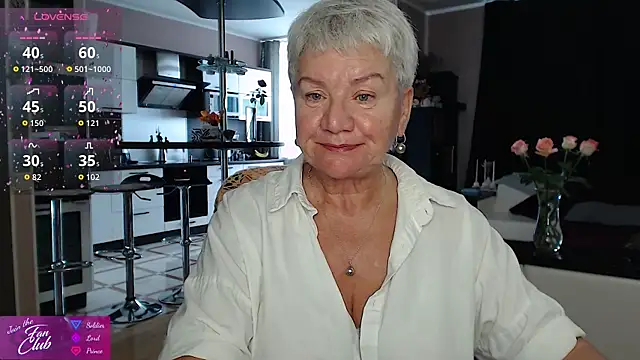 Snapshot of roxana_brooks chatting on August 6, 2:19 pm roxana brooks online show from August 6, 2:19 pm