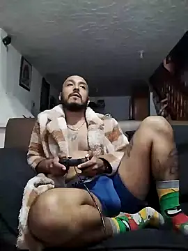 Snapshot of KenllyH chatting on January 6, 2:26 am KenllyH online show from January 6, 2:26 am