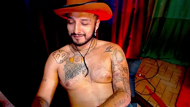 Snapshot of KenllyH chatting on February 6, 1:49 am KenllyH online show from February 6, 1:49 am