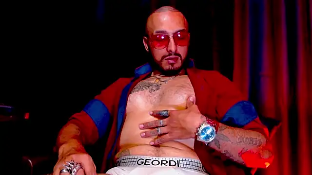 Snapshot of KenllyH chatting on February 6, 11:37 pm KenllyH online show from February 6, 11:37 pm