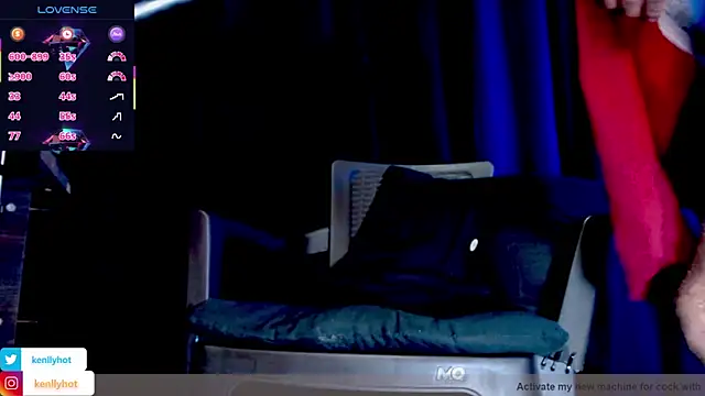 Snapshot of KenllyH chatting on February 14, 2:28 am KenllyH online show from February 14, 2:28 am