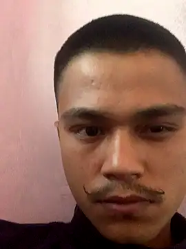 Snapshot of Hullax chatting on December 15, 10:08 am Hullax online show from December 15, 10:08 am