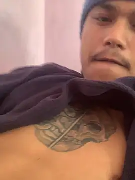 Snapshot of Hullax chatting on December 17, 5:02 am Hullax online show from December 17, 5:02 am