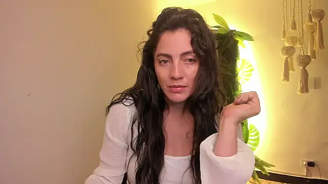 Snapshot of Mala_Bad chatting on January 3, 1:47 pm Mala Bad online show from January 3, 1:47 pm