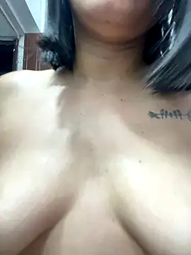 Snapshot of Lucia-Candy chatting on December 2, 1:25 am Lucia-Candy online show from December 2, 1:25 am