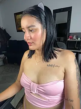 Snapshot of Lucia-Candy chatting on February 24, 12:20 am Lucia-Candy online show from February 24, 12:20 am