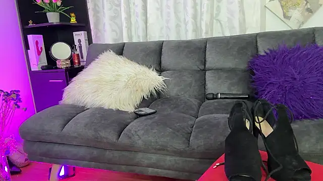 Karina Yang online show from March 5, 10:50 pm