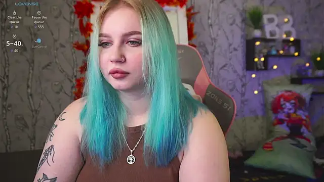 Snapshot of Moon_Valkyrie chatting on October 3, 7:49 am Moon Valkyrie online show from October 3, 7:49 am