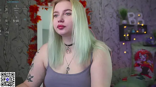 Snapshot of Moon_Valkyrie chatting on October 23, 8:35 am Moon Valkyrie online show from October 23, 8:35 am