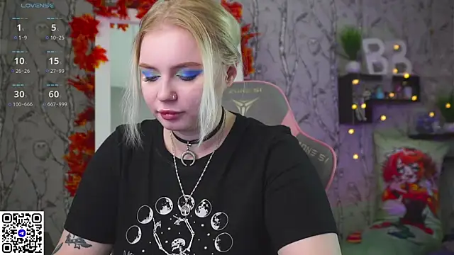 Snapshot of Moon_Valkyrie chatting on October 24, 8:55 am Moon Valkyrie online show from October 24, 8:55 am