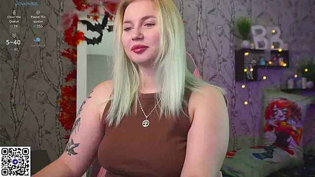 Snapshot of Moon_Valkyrie chatting on November 2, 7:11 am Moon Valkyrie online show from November 2, 7:11 am