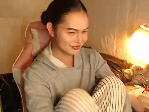 Snapshot of Ashely_Lewis chatting on November 24, 2:28 pm Ashely Lewis online show from November 24, 2:28 pm