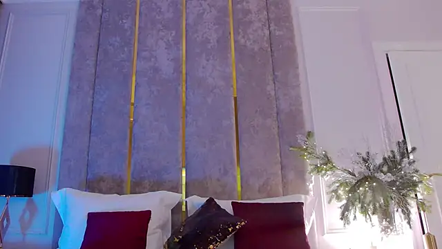 MilaDYstarlight online show from December 24, 9:44 pm