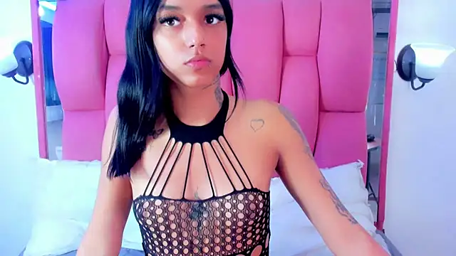 XXVIOLETTAXX online show from December 18, 5:00 pm