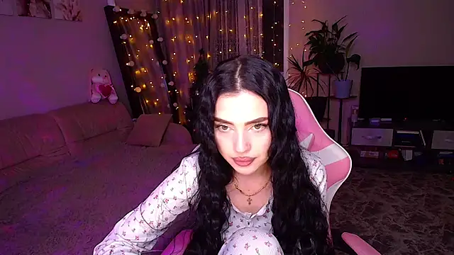   Malika   online show from December 16, 4:45 pm