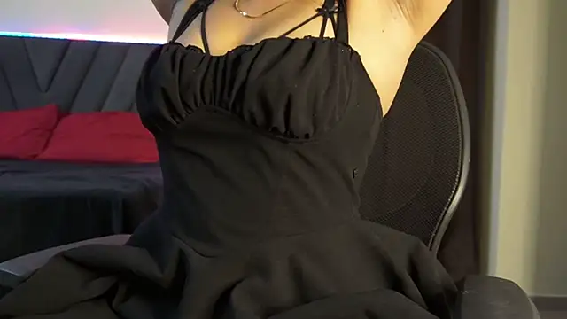 Hottie ishuu online show from July 13, 6:00 pm