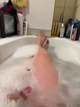 Snapshot of David19932908 chatting on November 18, 7:18 pm David19932908 online show from November 18, 7:18 pm