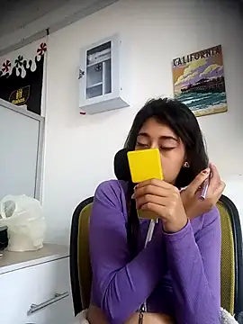 Snapshot of Scarlet_wd18 chatting on March 18, 8:37 pm Scarlet wd18 online show from March 18, 8:37 pm