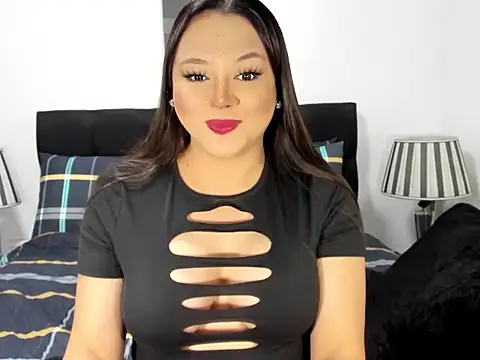 Snapshot of SensationalSamm chatting on December 4, 5:50 am SensationalSamm online show from December 4, 5:50 am